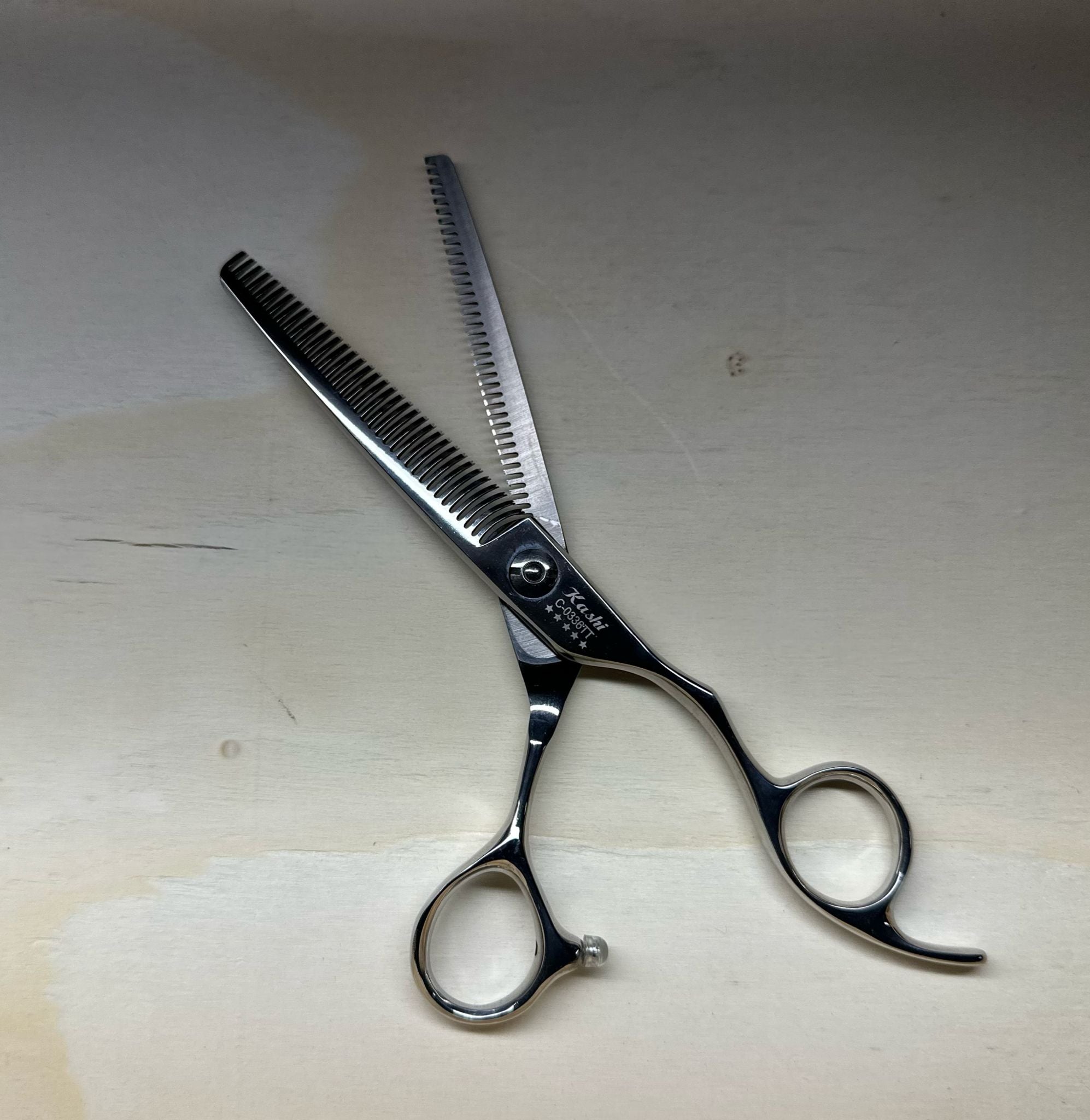Kashi shears - Barbers - Magnus Barber Supply — Magnus Supply